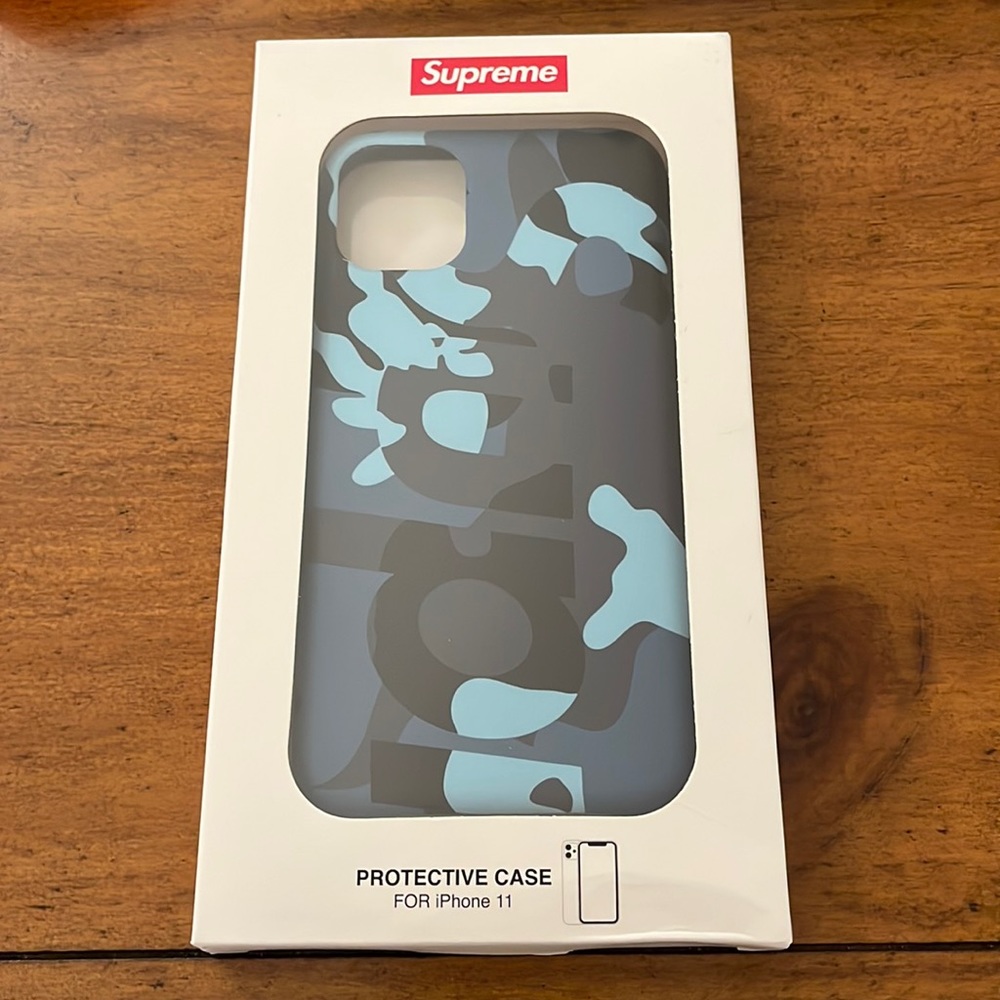 Authentic Supreme iPhone 11 case. In box never used - Picture 2 of 3